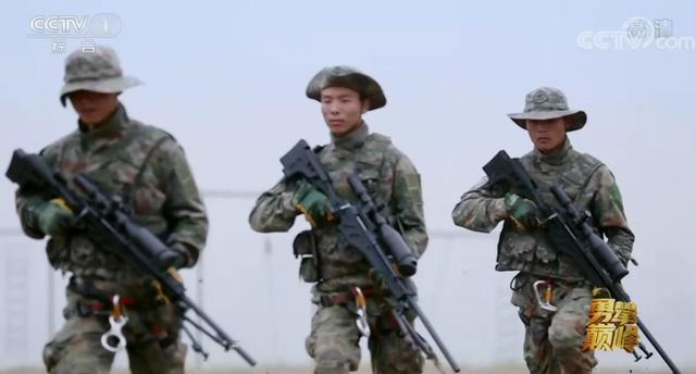 告别"蓝精灵":空降兵精锐换装星空迷彩,新行头有内味了