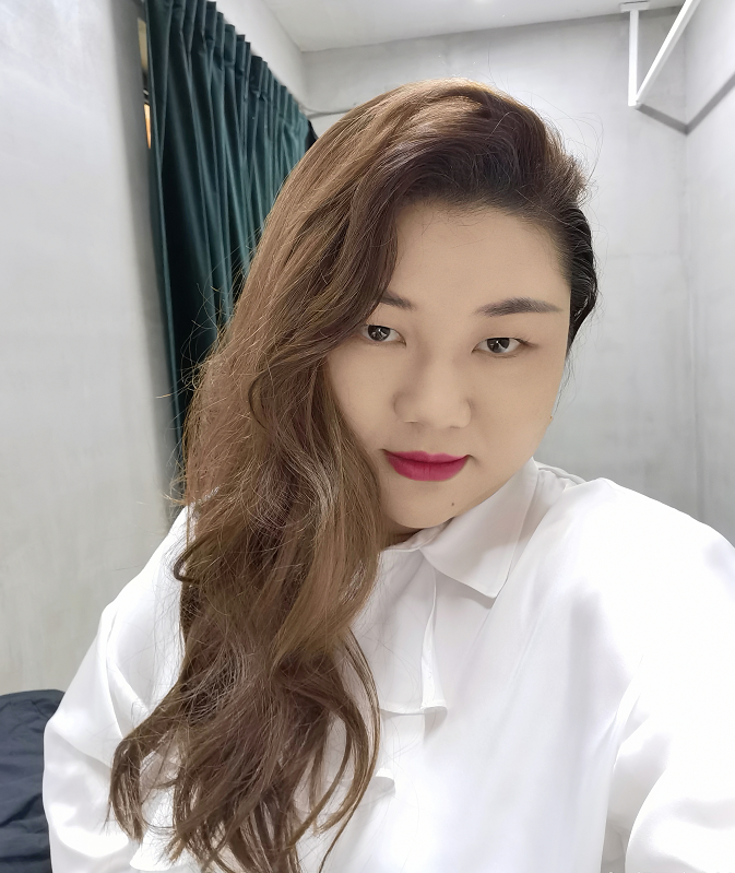 杨天真|杨天真凌晨4点晒唯美自拍，猛一看挺像范冰冰，近看是plus版金靖