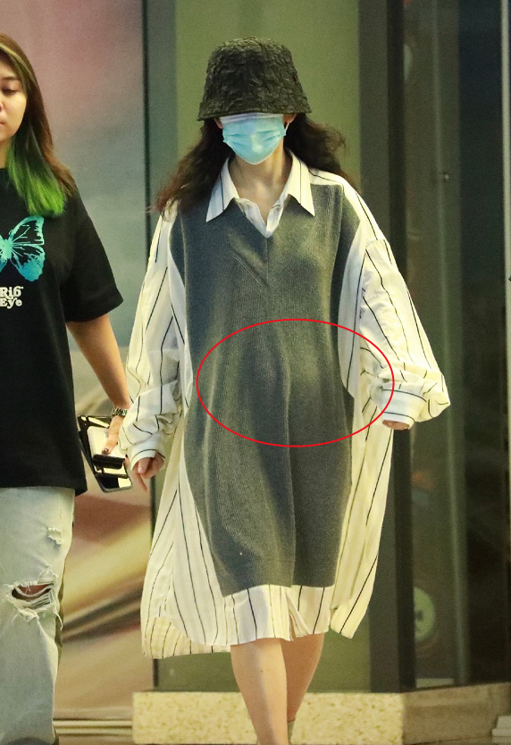 谢娜|怀二胎了？谢娜现身被指孕味浓，衣着宽松小腹明显隆起