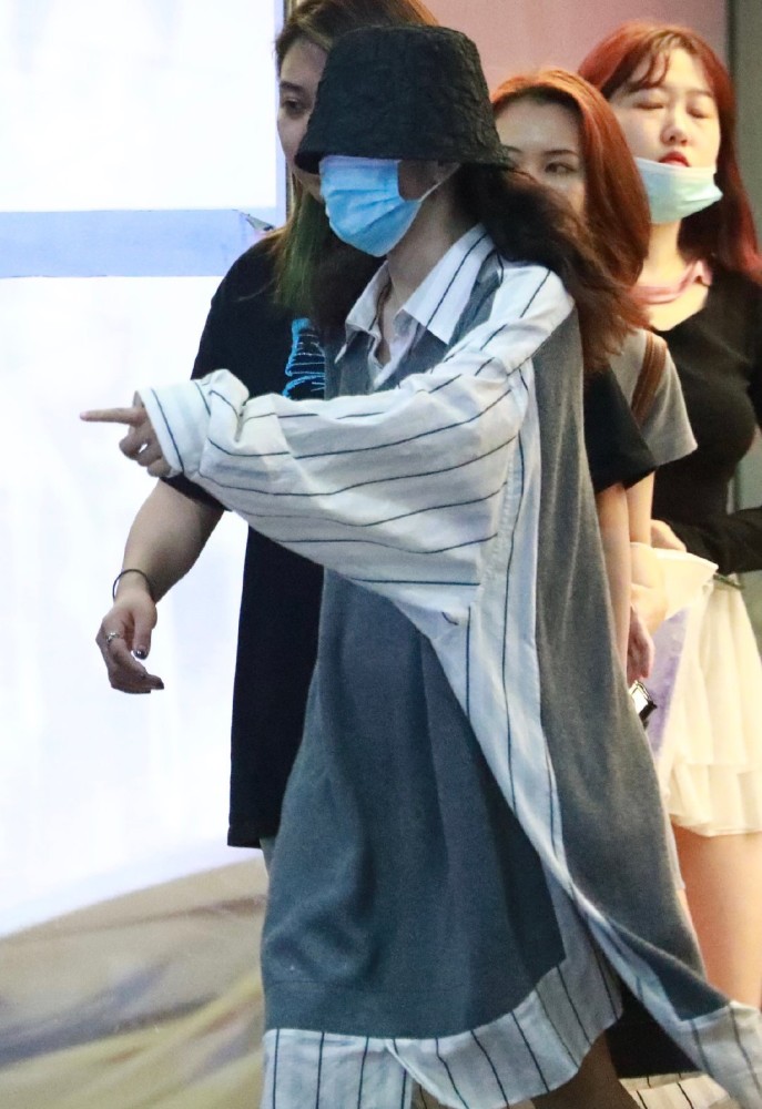 谢娜|怀二胎了？谢娜现身被指孕味浓，衣着宽松小腹明显隆起