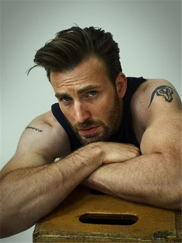 美国队长埃文斯晒自拍意外曝光不雅照迅速疯传登顶热搜第一