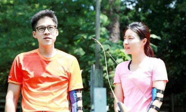 郭晶晶|郭晶晶霍启刚秀恩爱，趁孩子不在享受二人世界，两人看的电影很高能