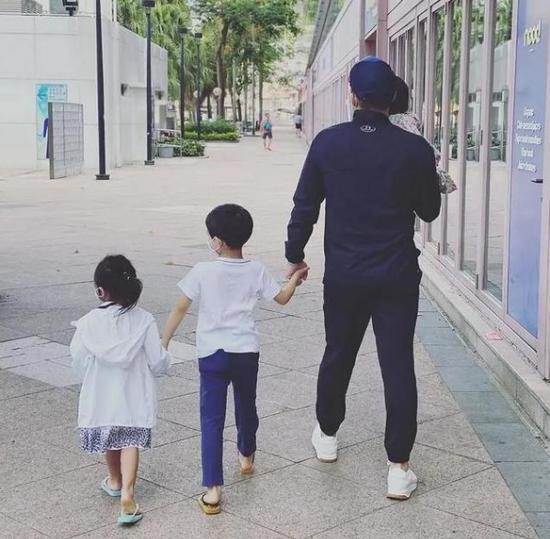 郭晶晶|郭晶晶霍启刚秀恩爱，趁孩子不在享受二人世界，两人看的电影很高能