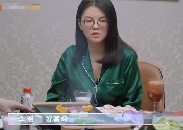 王岳伦|王岳伦给李湘做早餐，1个月伙食费7万我信了，他是真的爱老婆