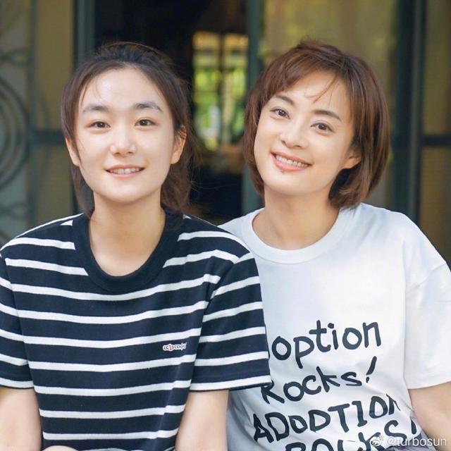 孙俪|孙俪罕晒与小19岁妹妹合照！发长文为她入学北电送行，引网友争议