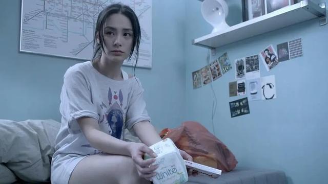 钟欣潼|阿娇拆绷带后首露面，拿手遮住伤口，网友：不会留疤了吧？