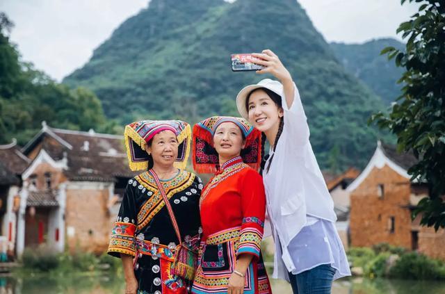 沈梦辰|沈梦辰被批耍大牌，张小龙曝扶贫综艺内幕，虚假欺骗观众惹众怒