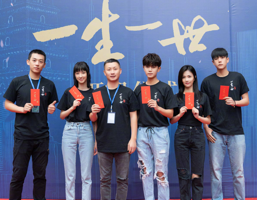 一生一世|《一生一世》在热拍，路人却偶遇偷拍，生图下的主角太般配了吧