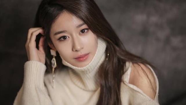 韩国舞蹈家裴允静怀念具荷拉:一年过去了,真的很想你!