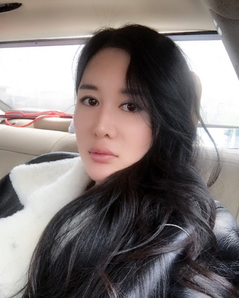 张纪中|张纪中杜星霖结婚照曝光：两人对镜甜笑超幸福，领证时间是亮点