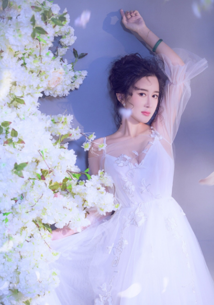 张纪中|张纪中杜星霖结婚照曝光：两人对镜甜笑超幸福，领证时间是亮点