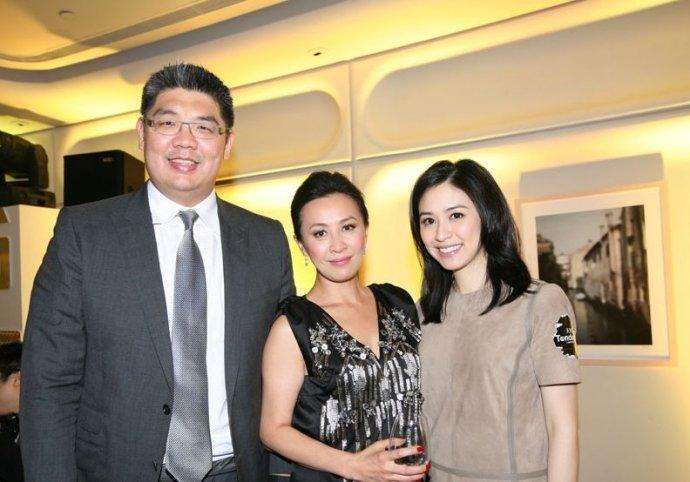 周杰伦|周杰伦陪众美女打篮球，仨球友背景强大，千亿富士康老板娘在其中