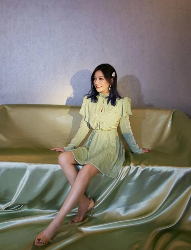 整容|有种“整容”叫赵薇变瘦，颜值不减下衣失踪，“漫画腿”十分耀眼