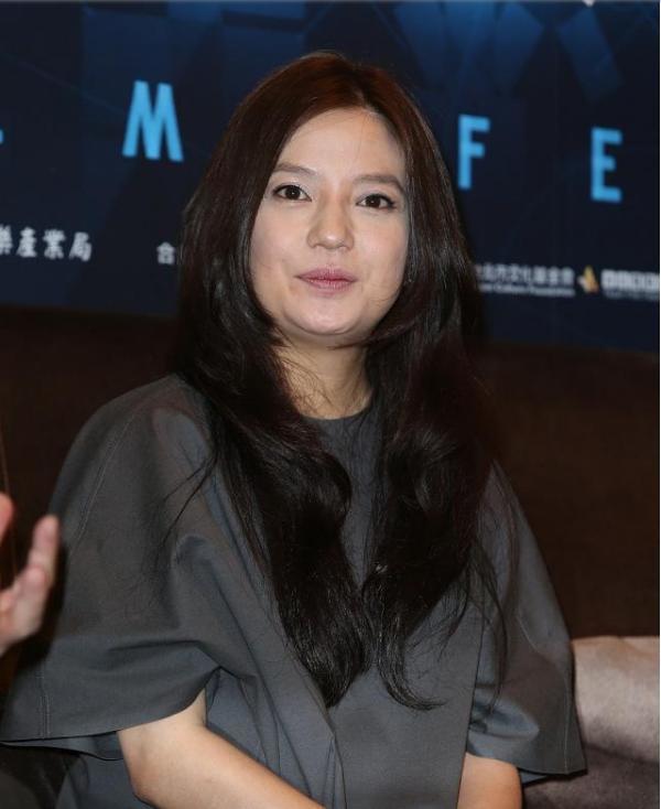 整容|有种“整容”叫赵薇变瘦，颜值不减下衣失踪，“漫画腿”十分耀眼