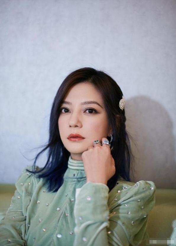 整容|有种“整容”叫赵薇变瘦，颜值不减下衣失踪，“漫画腿”十分耀眼