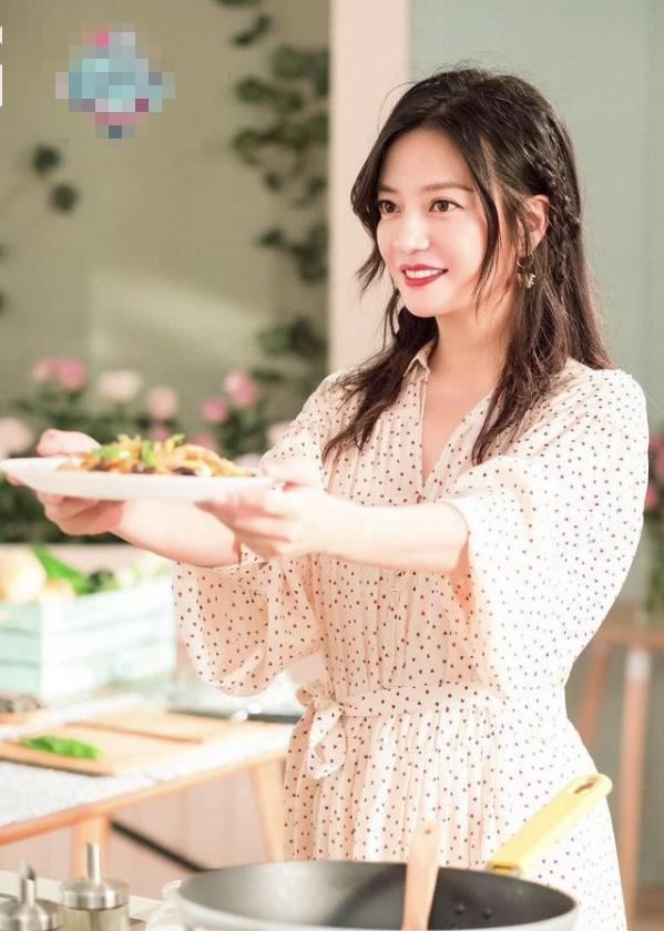 整容|有种“整容”叫赵薇变瘦，颜值不减下衣失踪，“漫画腿”十分耀眼