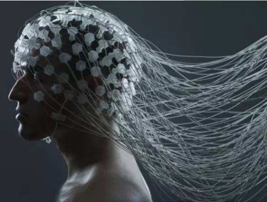 脑机接口|马斯克的“脑机接口”被质疑，脑部植入芯片控制人体，真能成吗？