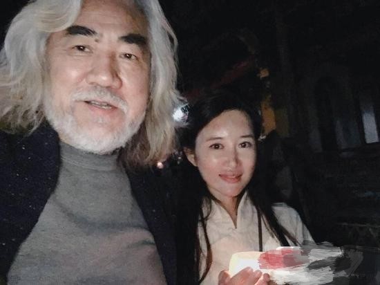 杜星霖|张纪中晒与杜星霖结婚证，公开恩爱照：我的孩子，都是合法所生