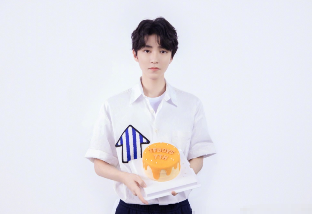 王俊凯|追星有多好笑？传王俊凯拍戏引发学生轰动，整栋楼都为他“颤抖”