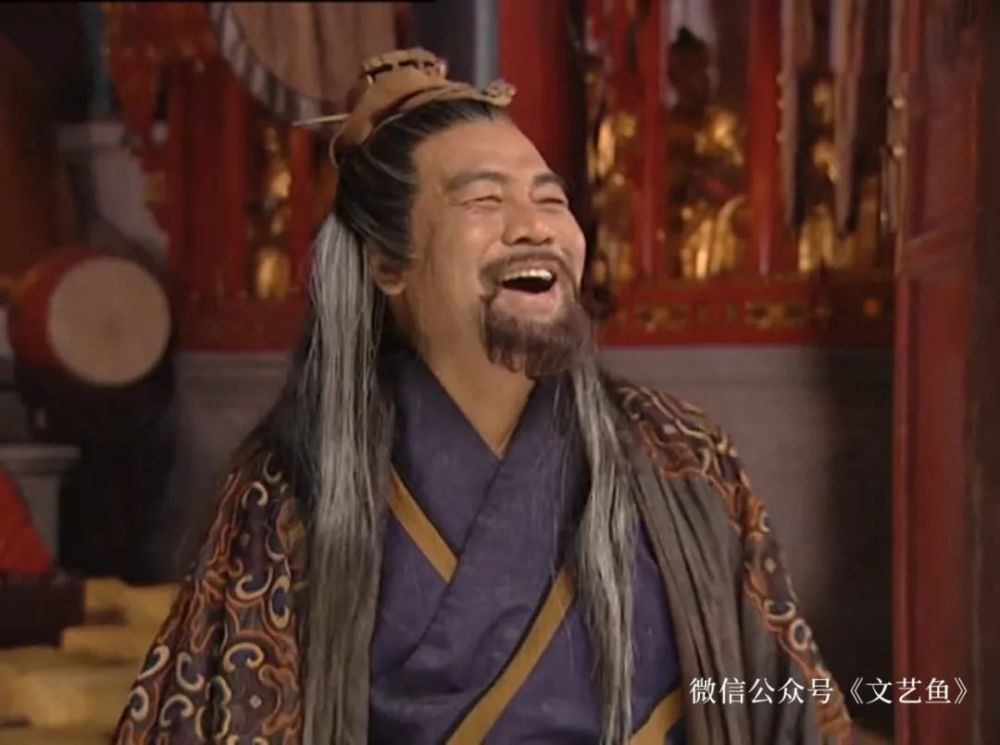 笑傲江湖中任我行不佩服的三个半人究竟是谁