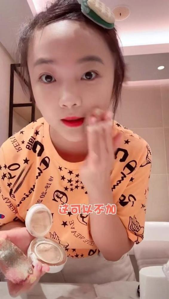 林妙可|21岁林妙可近况曝光！身材发福拉链拉不上，教网友化妆被嘲技术差