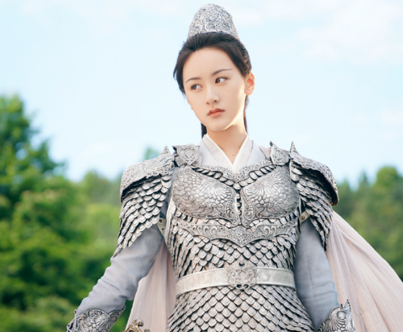 袁冰妍|袁冰妍外出工作被抓拍，失去了六级美颜，这生图状态真是28岁？