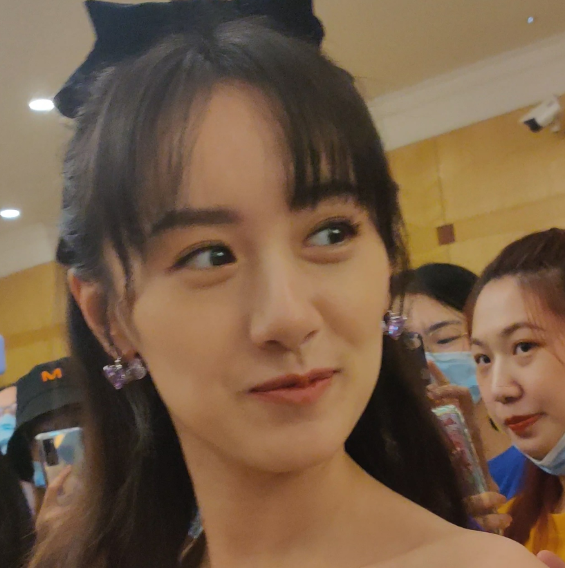 袁冰妍|袁冰妍外出工作被抓拍，失去了六级美颜，这生图状态真是28岁？