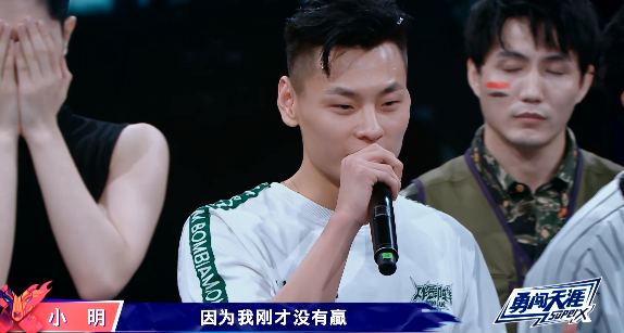 钟汉良|钟汉良淘汰肖杰有点迷，小宝晋级缺乏说服力，张艺兴暖心归还戒指