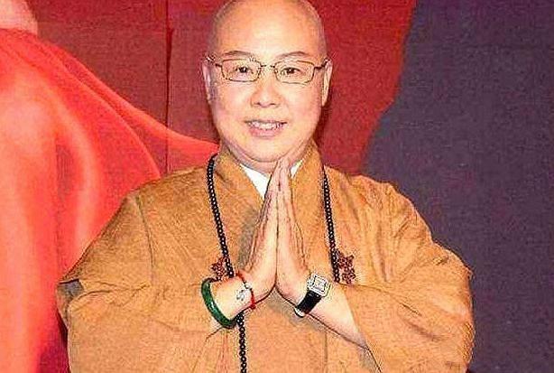 费玉清|费玉清姐姐称弟弟们太冷血，扬言复出后出自传，内容涉及两个弟弟