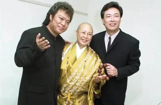 费玉清|费玉清姐姐称弟弟们太冷血，扬言复出后出自传，内容涉及两个弟弟