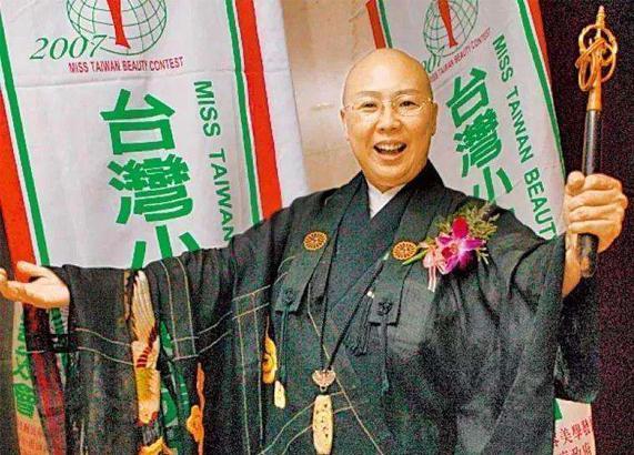 费玉清|费玉清姐姐称弟弟们太冷血，扬言复出后出自传，内容涉及两个弟弟