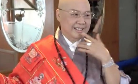 费玉清|费玉清姐姐称弟弟们太冷血，扬言复出后出自传，内容涉及两个弟弟