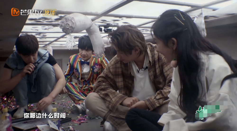 刘昊然|《密室》收官放大招！何炅刘昊然高能加盟，杨幂邓伦面临智商考验