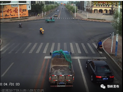 这样的送餐小哥我们都见过……随意变更车道,闯红灯逆向行驶不走非