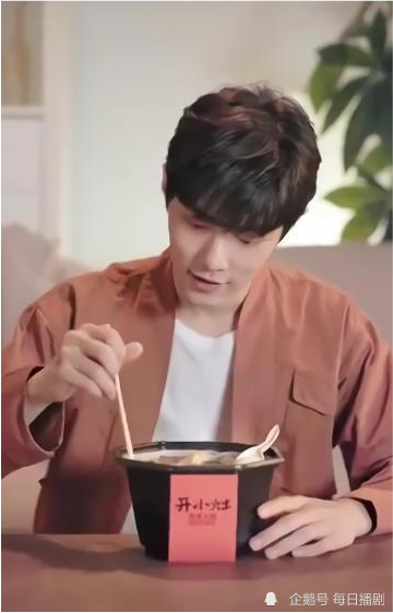 肖战|肖战火锅局宣传片发布，44秒新物料，还是熟悉的那件打底衫