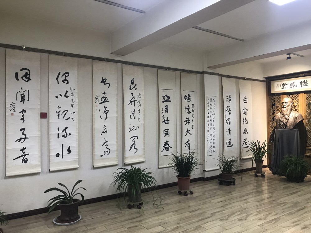 于右任|吴昌硕指定于右任为其题写墓志铭，这才是真的生死之交