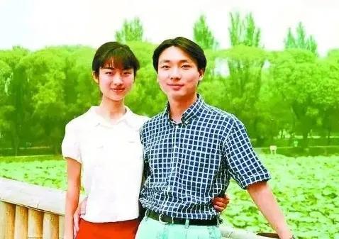 康辉|康辉与妻子20多年丁克婚姻，把猫当孩子养，惹人羡慕的神仙爱情