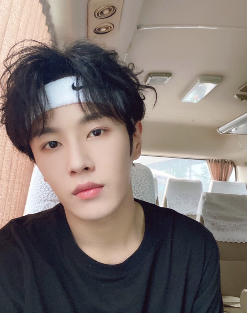 李汶翰|李汶翰恋情曝光就分手？网络新词“单身翰”诞生，前女友转发《算什么男人》