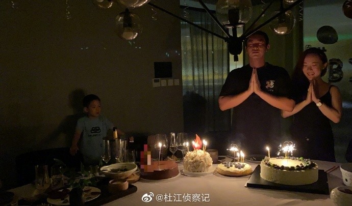 霍思燕|杜江夫妇现身机场，霍思燕身材反弹变化大，腿比老公腿还粗发际线抢镜