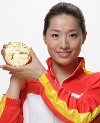 罗雪娟是我国泳坛的优质选手,1984年出生于浙江省杭州的她,从小就对水
