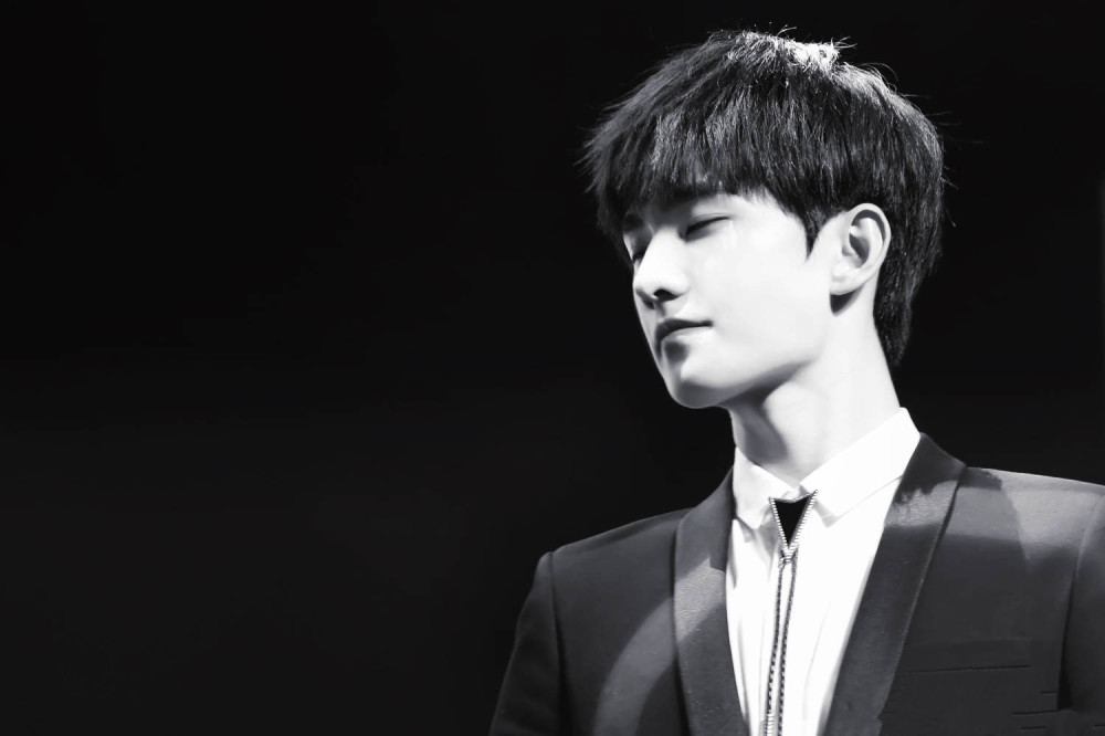 杨洋|偶遇杨洋陪父母逛奢侈品店，杨母罕见露面被赞气质出众