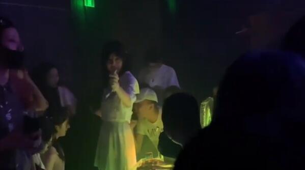 王思聪|王思聪新女友最新写真，扎丸子头齐刘海，甜美清纯可人惹人爱