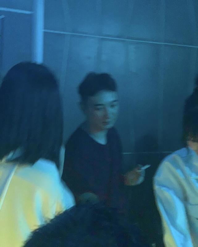 王思聪|王思聪新女友最新写真，扎丸子头齐刘海，甜美清纯可人惹人爱