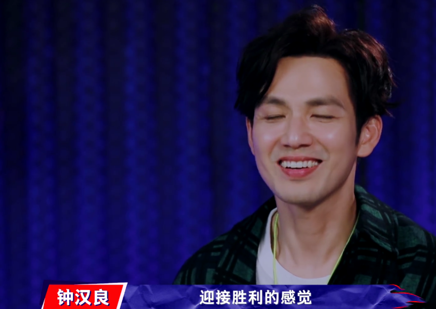钟汉良|钟汉良青涩旧照曝光，曾做超女评委态度专业，难怪能做街舞队长