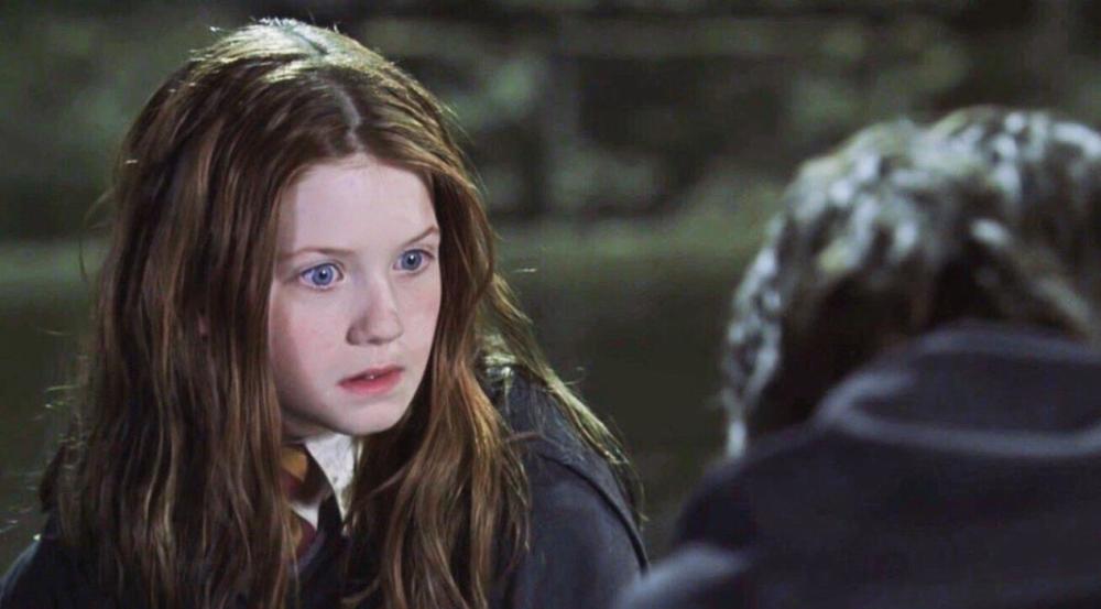 29岁哈利波特金妮近照时隔19年形象大变网友岁月不饶人