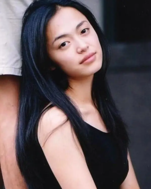 为啥明星逛街总能被星探发掘看了年轻时的姚晨再也不说大嘴丑