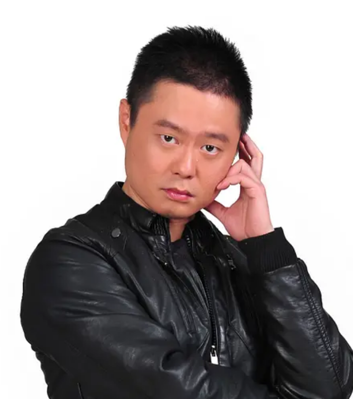 魏翔|魏翔：21岁服役武警，被沈腾发掘后，逆袭成了喜剧奇才