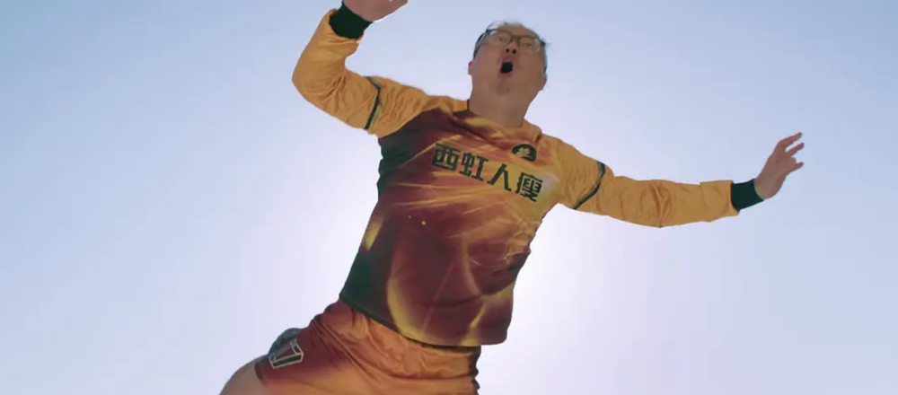 魏翔|魏翔：21岁服役武警，被沈腾发掘后，逆袭成了喜剧奇才