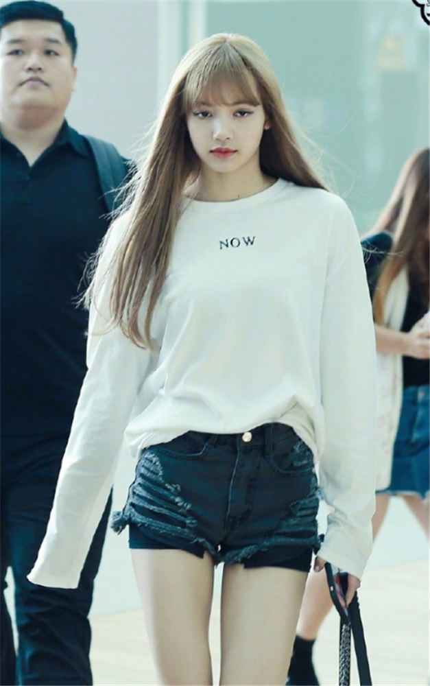 日韩风凭什么这么火看lisa的新潮搭配青春又时尚美翻了