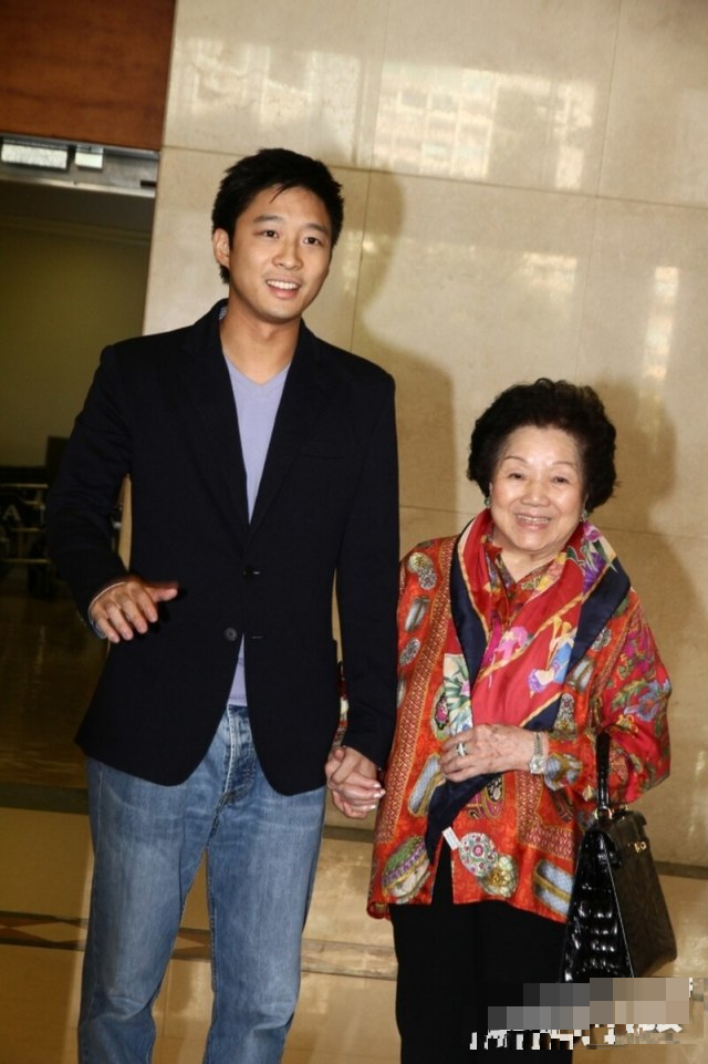 霍启刚|霍英东原配夫人病逝享年97岁，霍启刚证实奶奶将与爷爷合葬